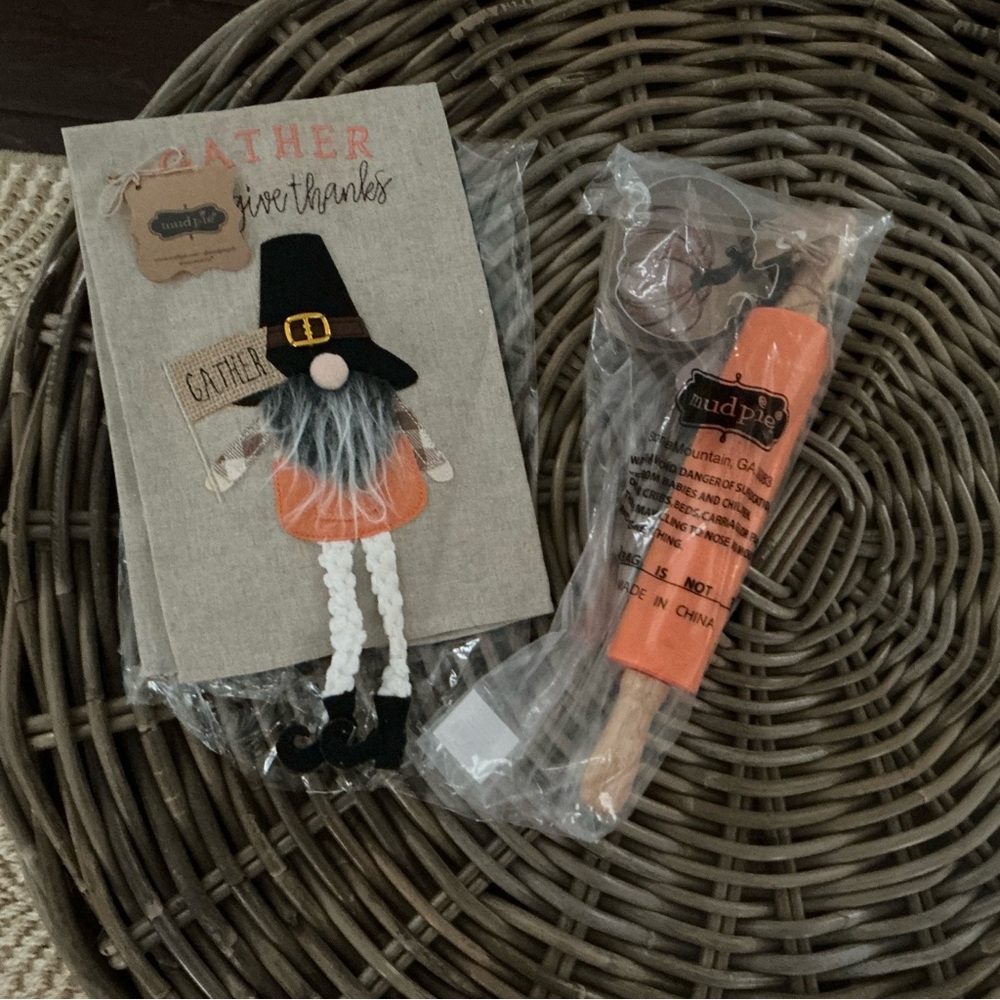 NWT Mud Pie Set Give Thanks Rolling Pin/ Cookie Cutter and Pilgrim Tea Towel